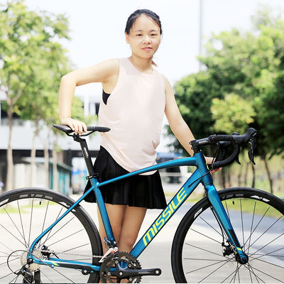 Bicicleta de Estrada Aerodinâmica com Quadro de Carbono Montada com 85% de Montagem SKD Proporcionando Excelente Transferência de Potência e Redução de Arrasto