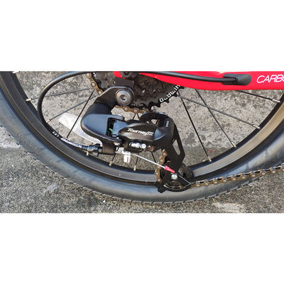 Bicicleta infantil de 20 polegadas com garfo de suspensão e estrutura de fibra de carbono pesa apenas 11 kg