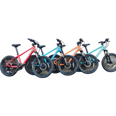 Bicicleta de montanha de 20 polegadas para crianças de 7 a 10 anos com suspensão de garfo e pesando 11 kg