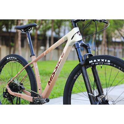 Bicicleta de montanha de 29 polegadas para homens com cadeia YBN S12S e estrutura de fibra de carbono