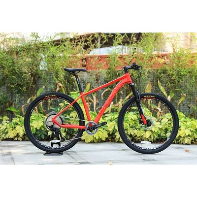 Bicicleta de montanha com freio de óleo de 11 velocidades com desempenho de alto custo e pedal comum