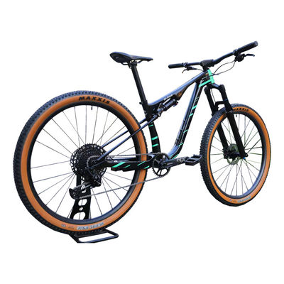 Bicicleta de montanha de cauda macia de 22 velocidades e tamanho de roda de 29 polegadas para andar em terreno de montanha
