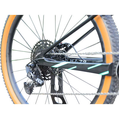 Bicicleta de montanha de cauda macia de 22 velocidades e tamanho de roda de 29 polegadas para andar em terreno de montanha