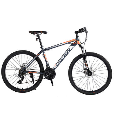 Rodas dianteiras e traseiras, travões de disco, bicicleta de montanha de 26 polegadas com estrutura de aço resistente.
