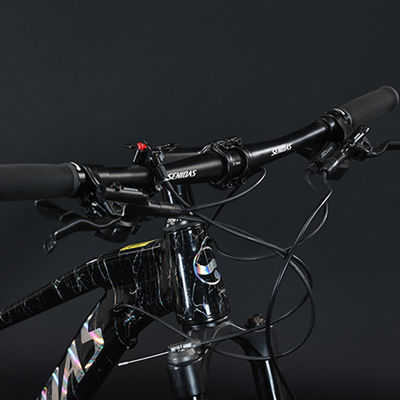 Speed Mountain Bike com manilha de alumínio e sistema de travagem hidráulico Shimano