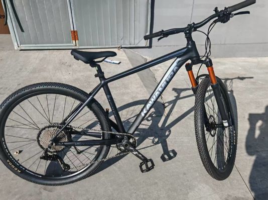 Bicicleta de Montanha Esportiva com Quadro de Liga Leve, Oferecendo Selim Confortável e Garfo Rígido Projetado para Lidar Facilmente com Terrenos Irregulares