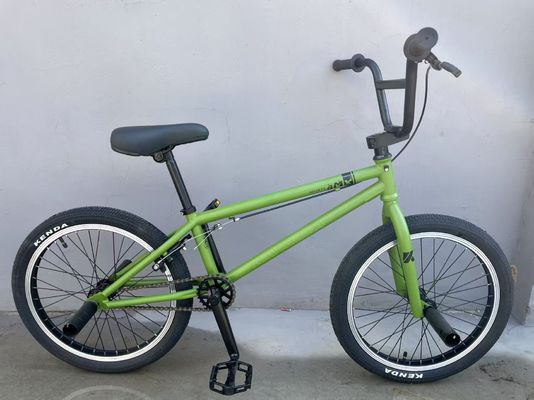 Bicicleta de montanha esportiva de bifurcação rígida com pedal comum e manômetro de estrutura de liga durabilidade para ambientes ao ar livre desafiadores